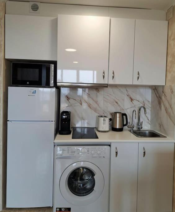 Appartamento Cozy Studio With Sea View Benidorm Esterno foto